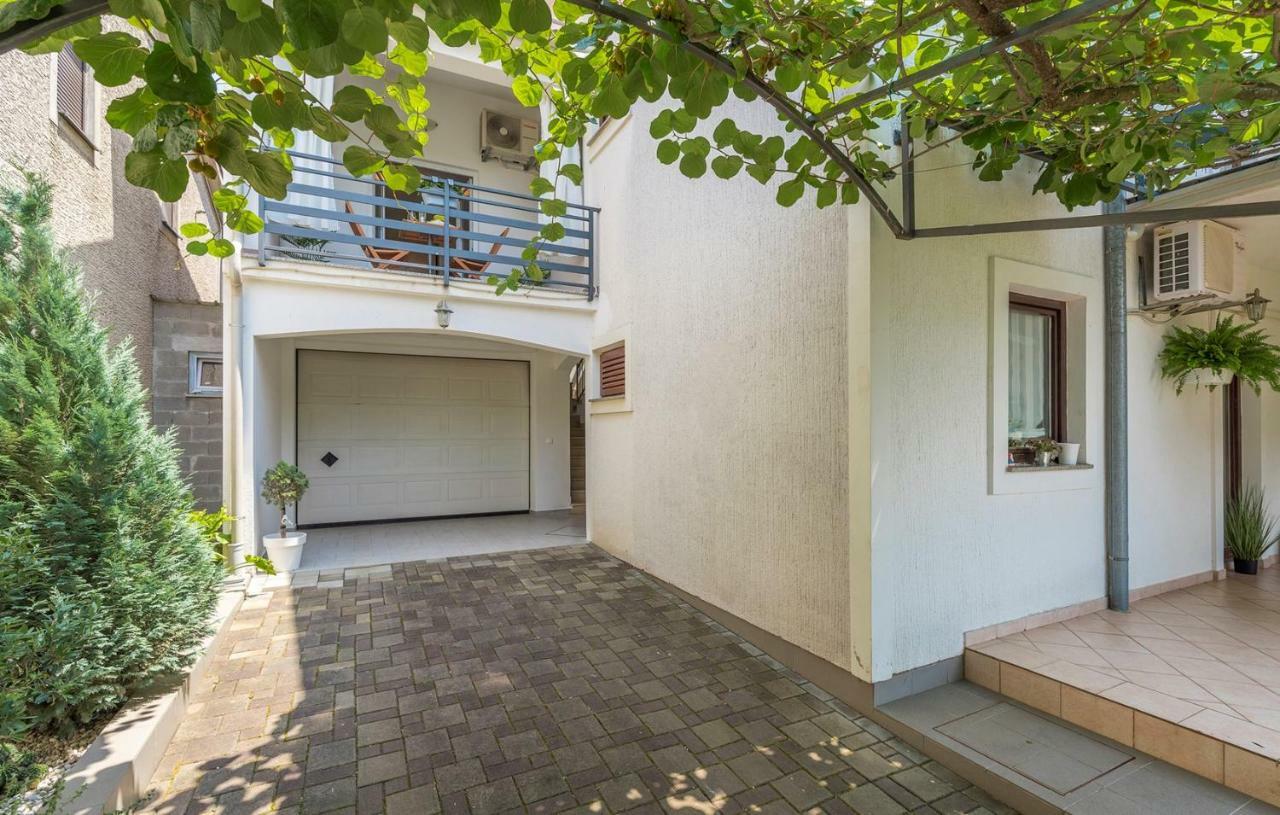 Nova Vas  Apartment Green With Balcony מראה חיצוני תמונה